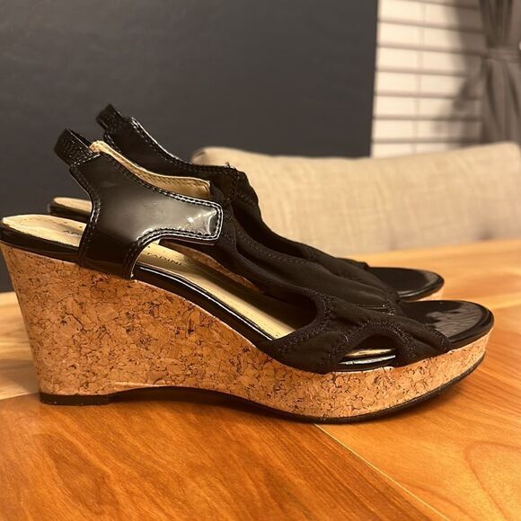 4/$20 Adrienne vittadina black wedges - Picture 3 of 6
